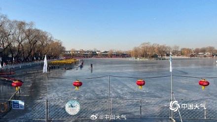 三九至 北京什刹海冰场半冰半水 暂未开放
