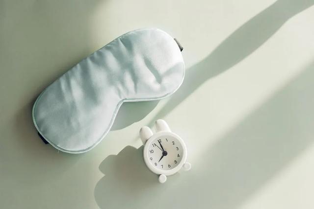 每一次熬夜,都在消耗甲状腺的“寿命”! 每一次熬夜,都在消耗甲状腺的“寿命”!