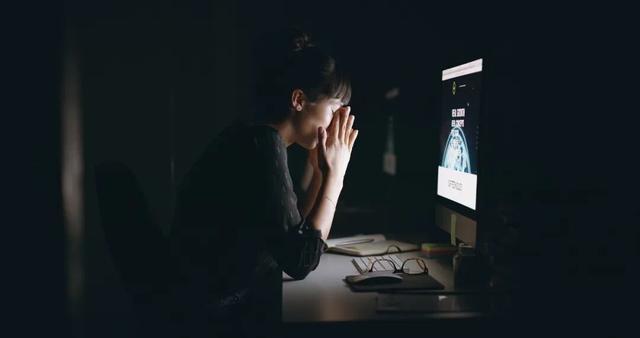 每一次熬夜,都在消耗甲状腺的“寿命”! 每一次熬夜,都在消耗甲状腺的“寿命”!