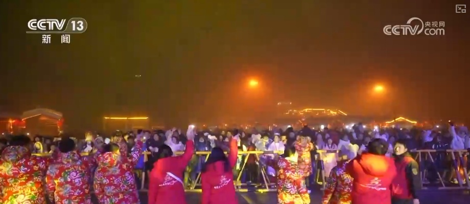 “滑雪+”激活复合式需求释放消费潜力 创新场景“错峰夜滑”“南国雪乡”圈粉留人