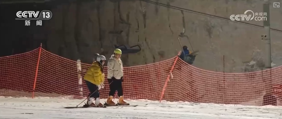 “滑雪+”激活复合式需求释放消费潜力 创新场景“错峰夜滑”“南国雪乡”圈粉留人