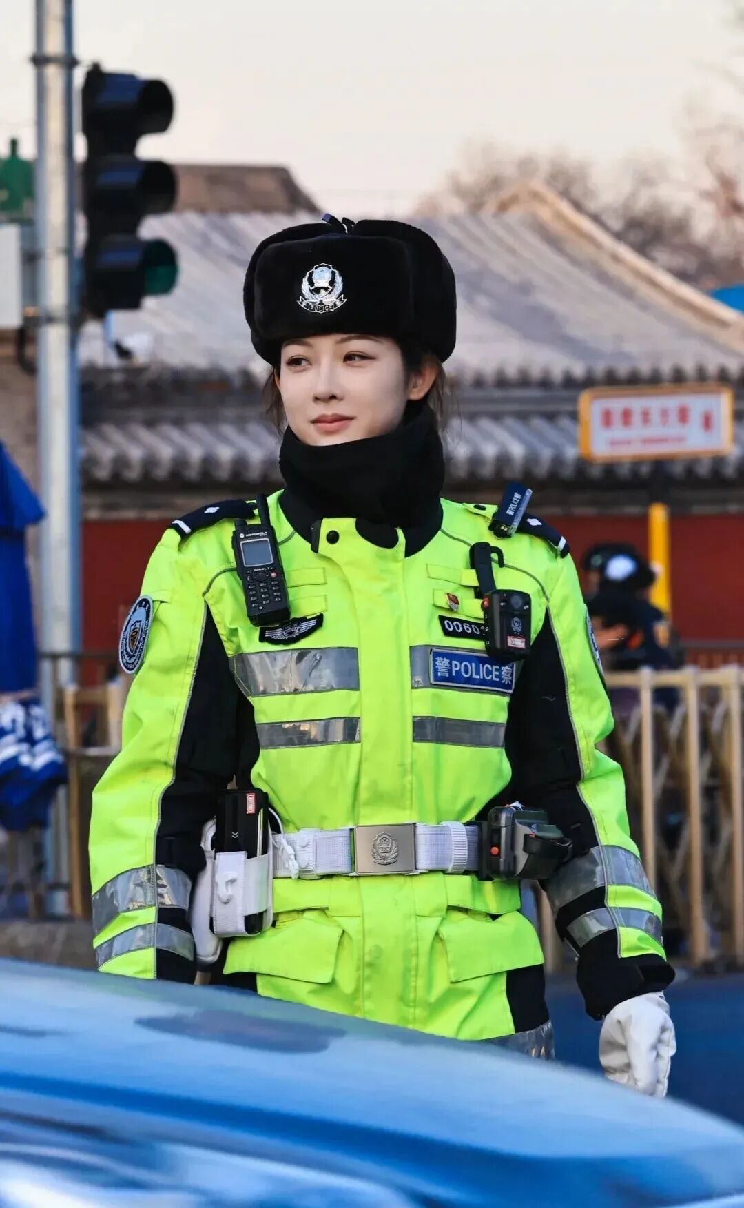 北京鼓楼“追风玫瑰”、杭州西湖“兔子警官”……今天你们是顶流！