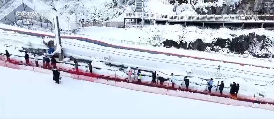 “滑雪+”激活复合式需求释放消费潜力 创新场景“错峰夜滑”“南国雪乡”圈粉留人