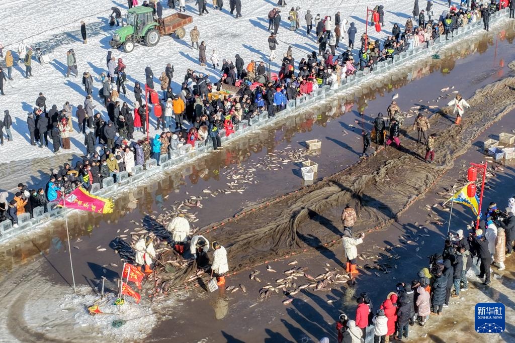 呼和浩特：哈素海第四届冬捕节开幕