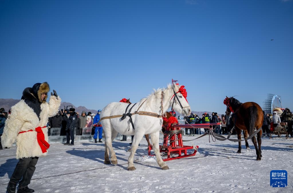 呼和浩特：哈素海第四届冬捕节开幕