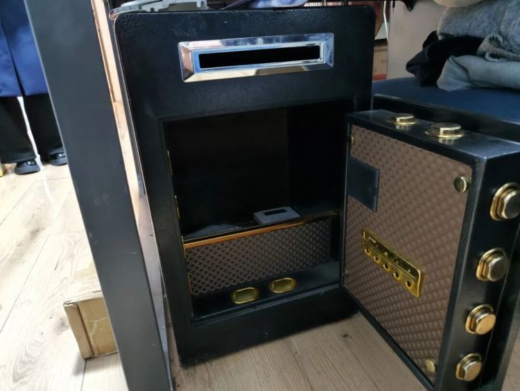 台州警方揪出一名“家贼”!偷了7000余元现金,当晚输精光 台州警方揪出一名“家贼”!偷了7000余元现金,当晚输精光