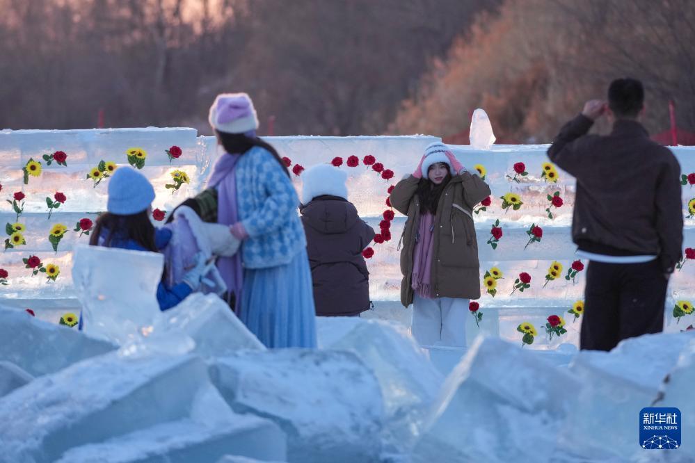 哈尔滨：“钻石海” 浪漫赏落日
