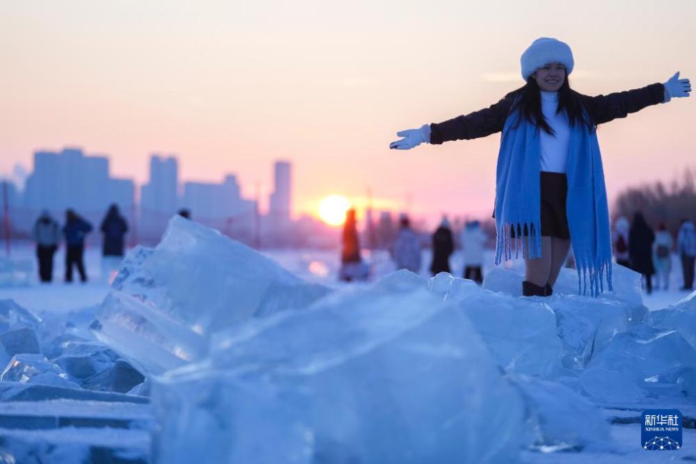 哈尔滨：“钻石海” 浪漫赏落日