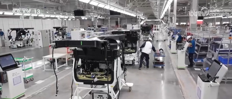 打造“万辆级”产能催生“万亿级”赛道 “看不见”的产业链助推低空经济飞得更高