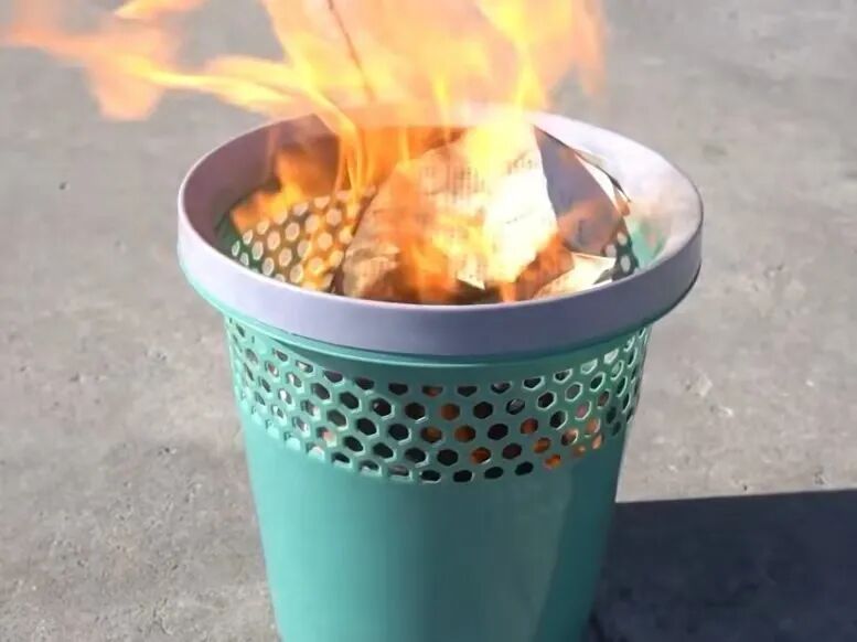 司机烟头随手扔 货车险被烧