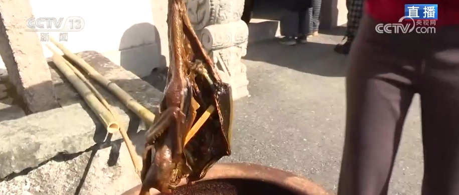 新年伊始消费升温年货市集火热 “顶流”美食满足味蕾活跃经济