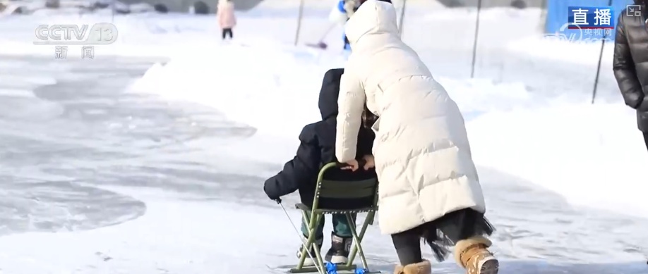 “冷冰雪”增添惠民亮色点燃冬日热情 “云端”滑雪打开玩冰嬉雪南方“限定体验”