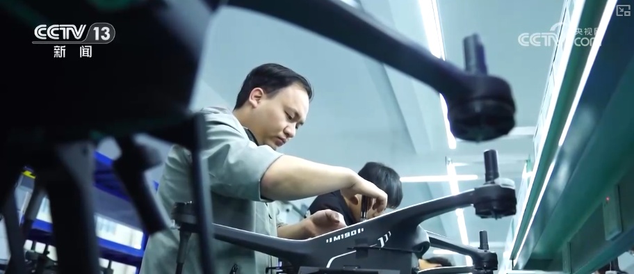 打造“万辆级”产能催生“万亿级”赛道 “看不见”的产业链助推低空经济飞得更高