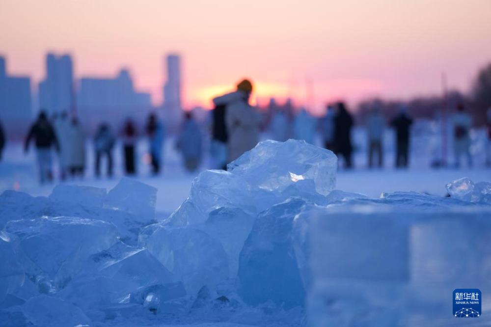 哈尔滨：“钻石海” 浪漫赏落日