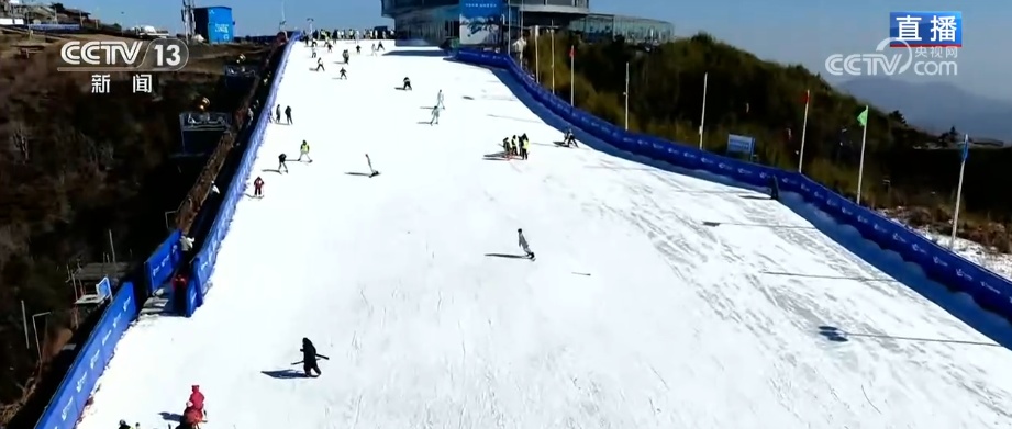 “冷冰雪”增添惠民亮色点燃冬日热情 “云端”滑雪打开玩冰嬉雪南方“限定体验”