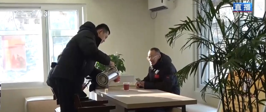 “冷冰雪”增添惠民亮色点燃冬日热情 “云端”滑雪打开玩冰嬉雪南方“限定体验”