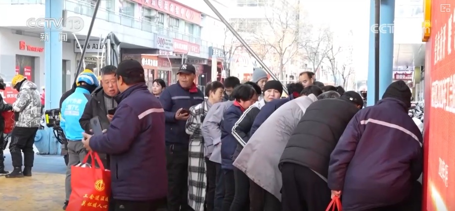 迎“寒”而上守护“温度” 细化服务“组合拳”确保百姓温暖过冬