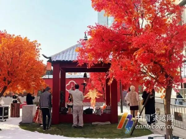 宁波首座地铁口庭院开放，每逢整点还有人造雪花