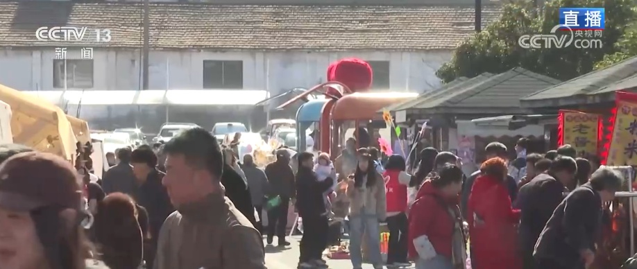 新年伊始消费升温年货市集火热 “顶流”美食满足味蕾活跃经济