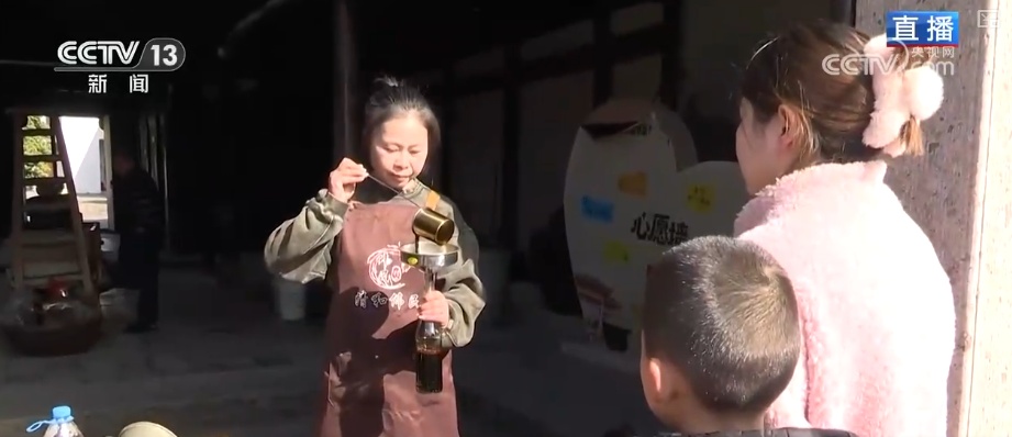 新年伊始消费升温年货市集火热 “顶流”美食满足味蕾活跃经济