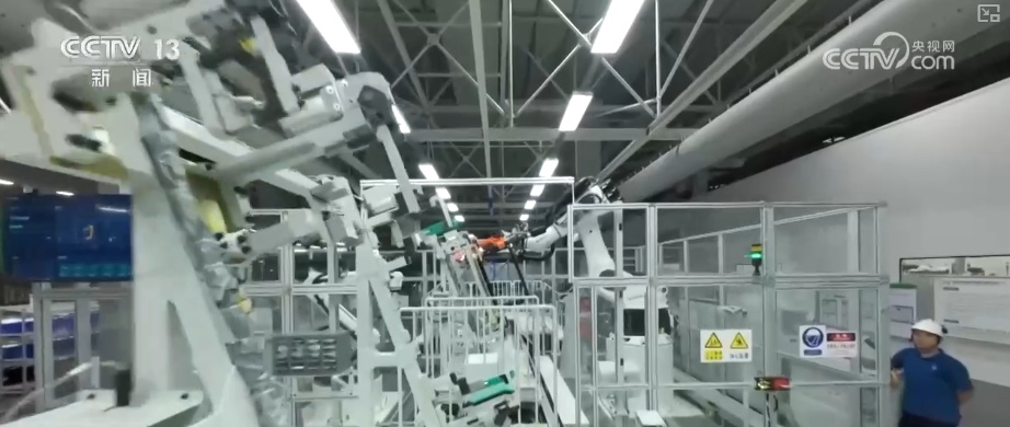 打造“万辆级”产能催生“万亿级”赛道 “看不见”的产业链助推低空经济飞得更高