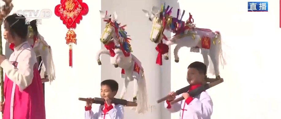 新年伊始消费升温年货市集火热 “顶流”美食满足味蕾活跃经济