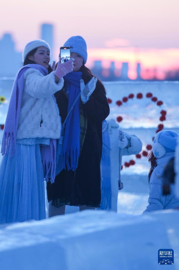 哈尔滨：“钻石海” 浪漫赏落日