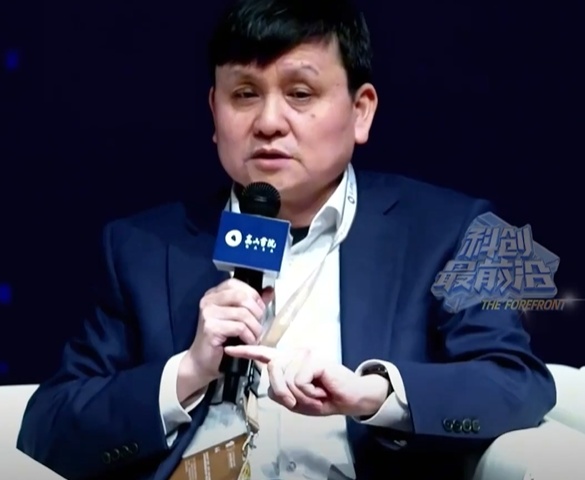 张文宏：拒绝把AI引入医院病历系统！医生需要完整的临床训练，不能依赖AI！