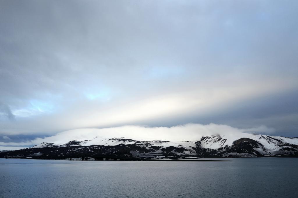保留地球冰冻记忆 南极一冰芯库启用