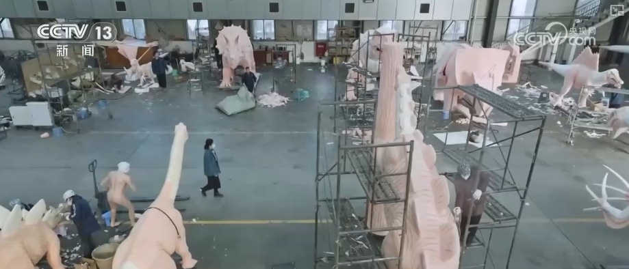 “新年兽”变身文旅市场“流量主角” “智能制造”为年味儿增添科技奇幻色彩