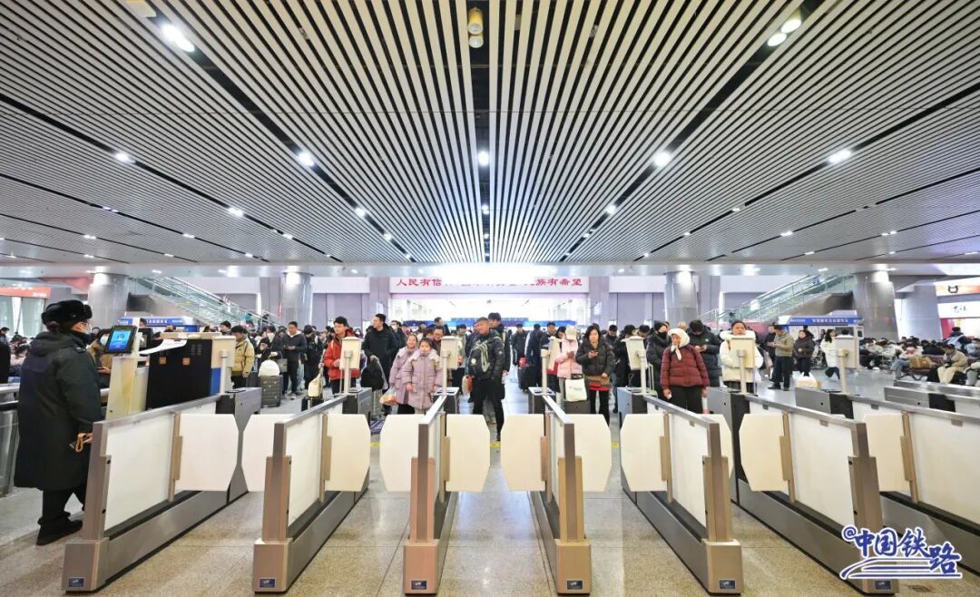 2026年春运火车票明日开售