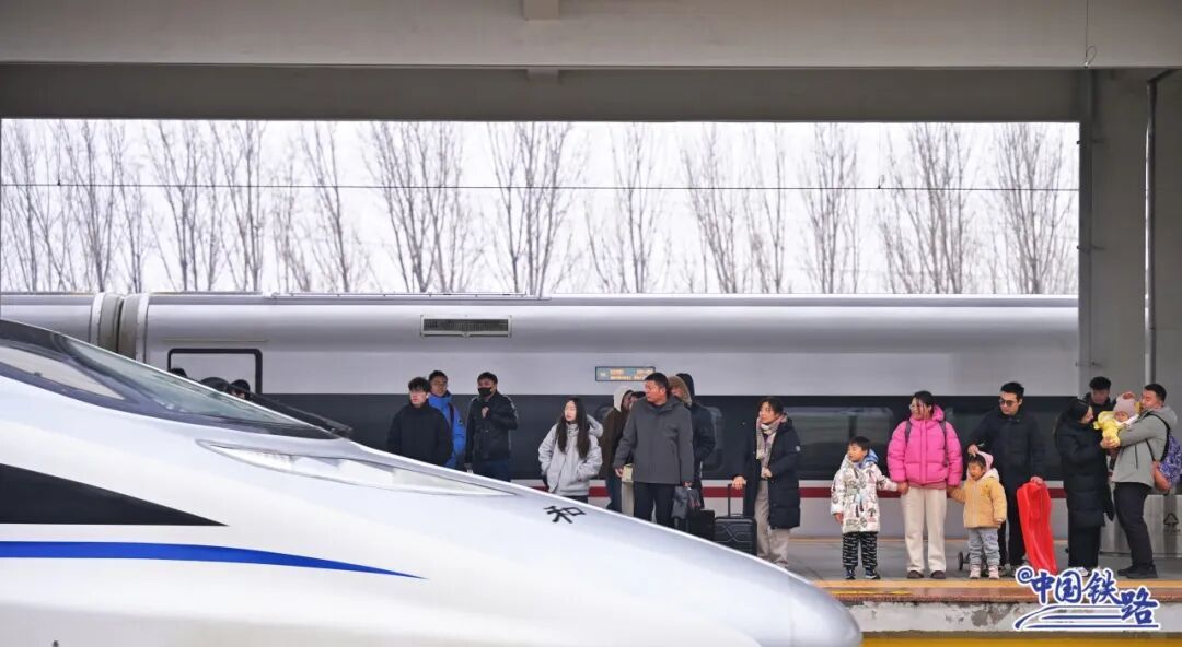 2026年春运火车票明日开售