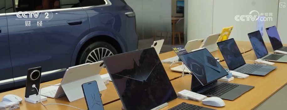 首破，50万亿元！透过2025年重要经济数据看亮点 新消费增长点持续涌现