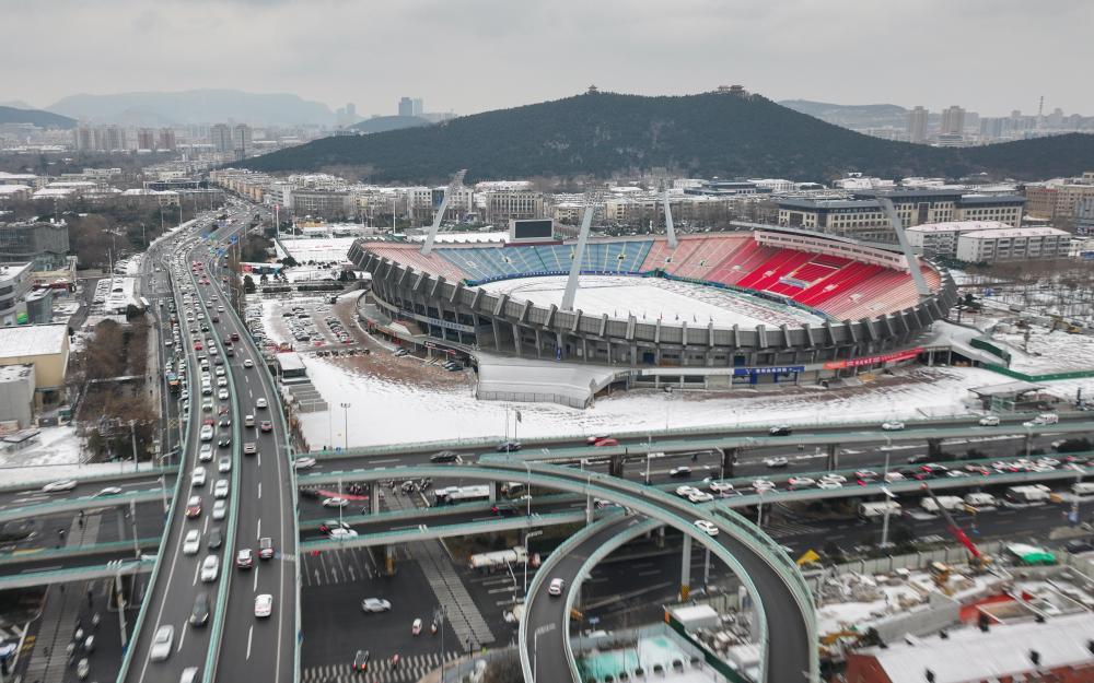 山东济南迎来今年首场降雪