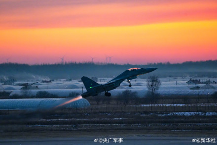 好美啊！被战机霞光同框大片惊艳到了