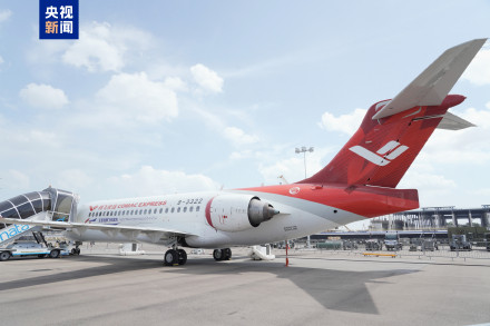 C919和C909亮相新加坡航展 C919和C909亮相新加坡航展