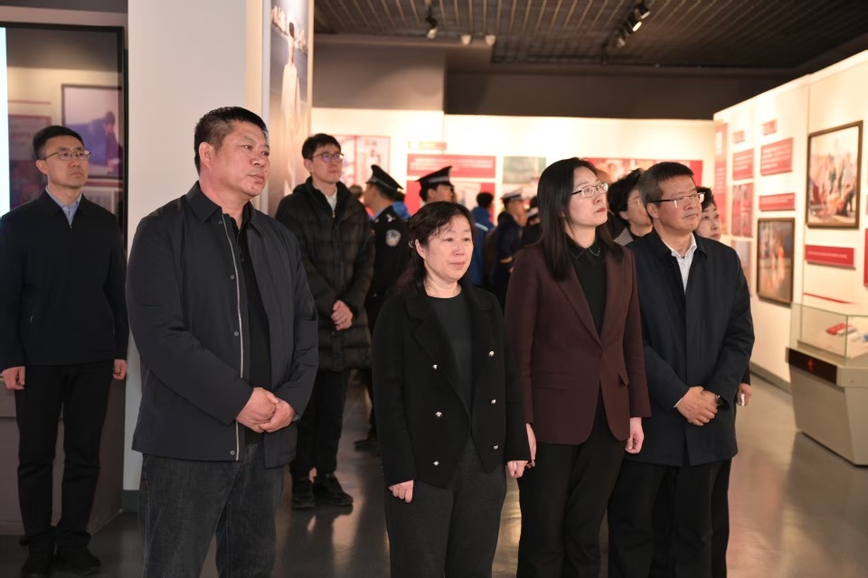 抚顺00后小伙冰河救人牺牲，事迹展感动无数人，父母：很多事首次知道，感觉愧对孩子