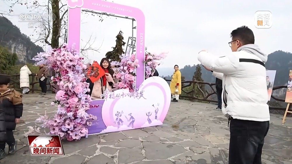 既能守护一片天空也能开辟一方天地 她们用奋斗诠释巾帼风采