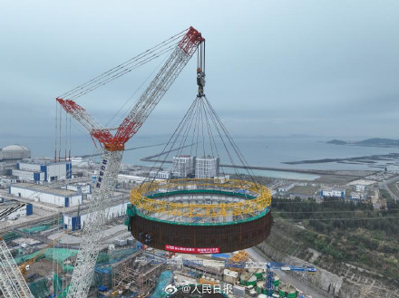 吊装成功!华龙一号有新进展 吊装成功!华龙一号有新进展