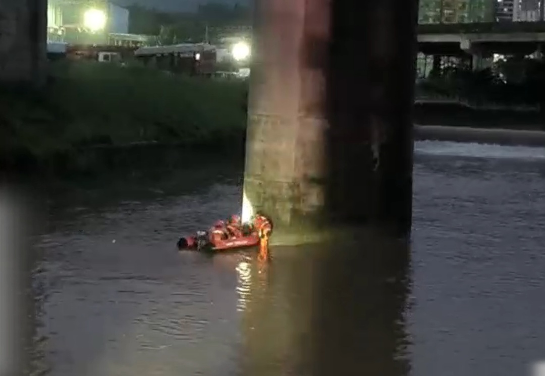 暴雨、强对流天气来袭!这些安全知识关键时刻能救命→ 暴雨、强对流天气来袭!这些安全知识关键时刻能救命→
