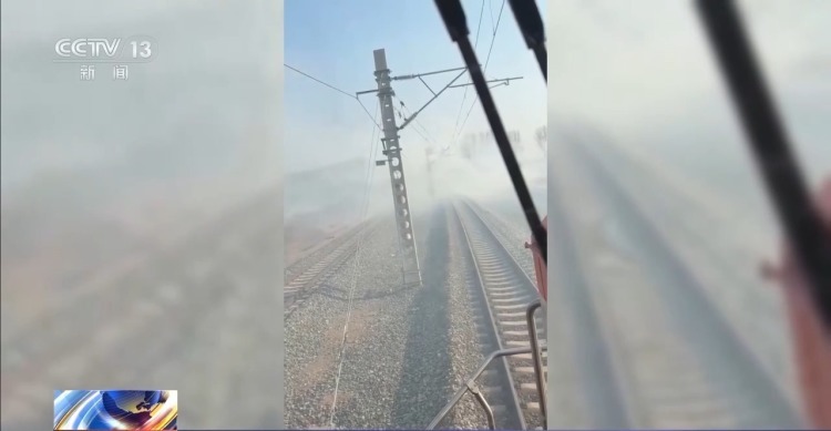 铁路沿线违规烧荒、无人机“黑飞”频发 警方依法严惩 铁路沿线违规烧荒、无人机“黑飞”频发 警方依法严惩
