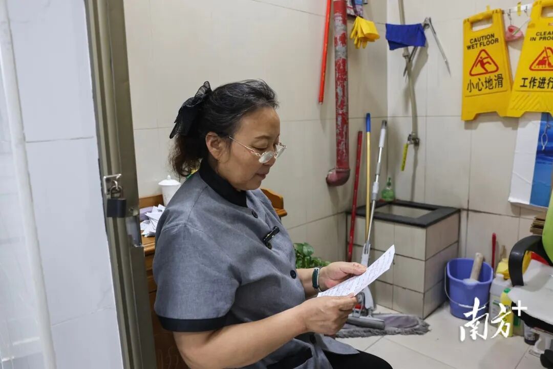 两位普通劳动者，给出了关于幸福的答案