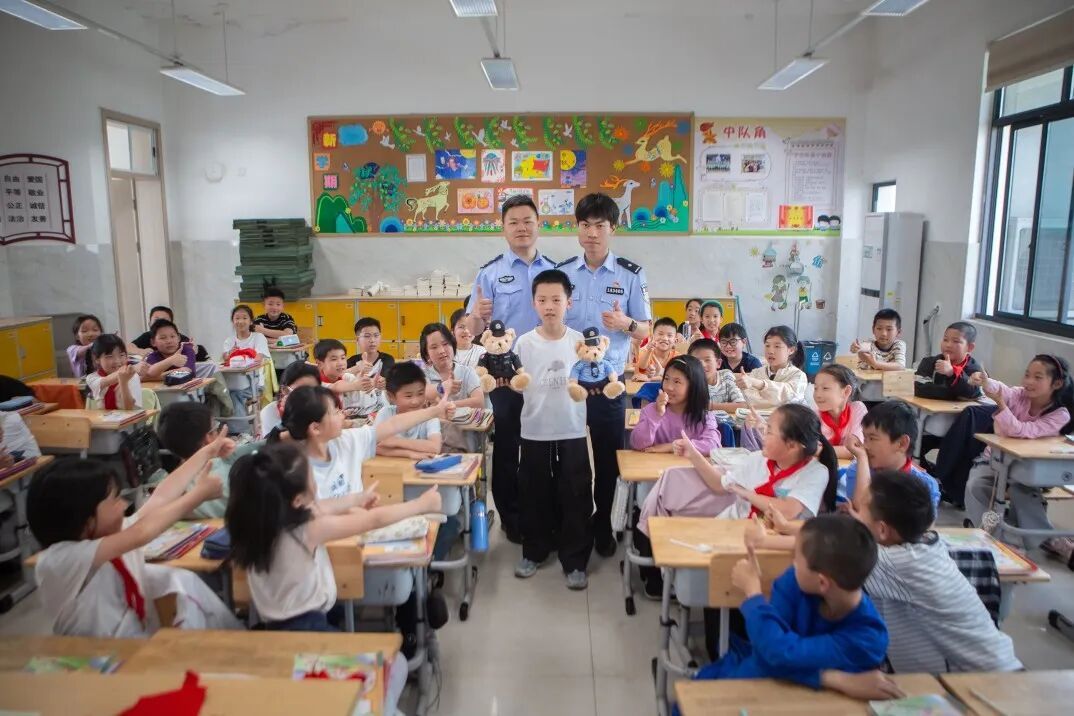 一场特殊的“科普课”小学生救助国家保护动物获民警点赞