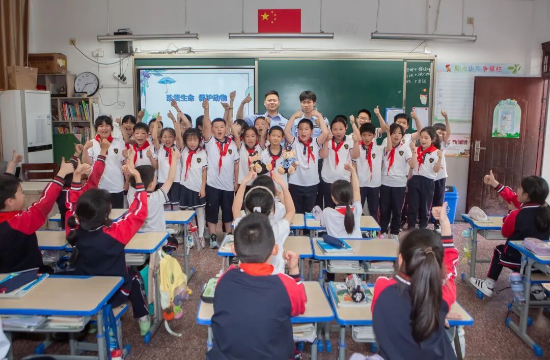 一场特殊的“科普课”小学生救助国家保护动物获民警点赞
