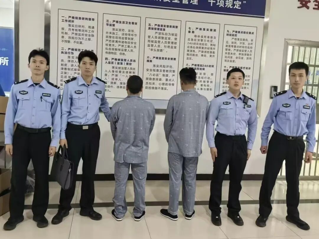 襄阳王师傅(网约货车司机),拒收这笔钱,立大功! 襄阳王师傅(网约货车司机),拒收这笔钱,立大功!