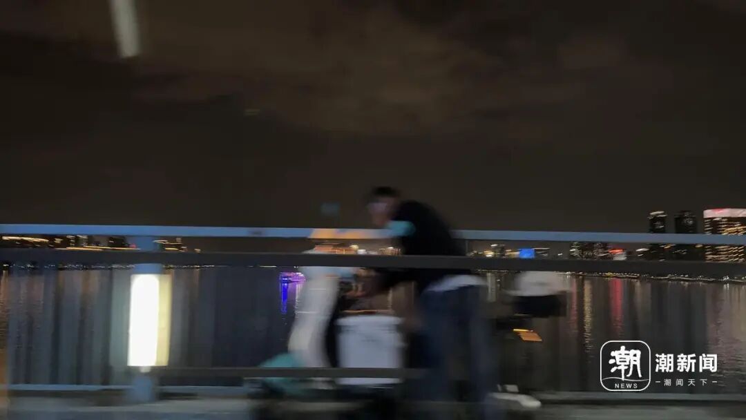 “真的后怕!”一女子夜骑被细线勒住脖颈,越勒越紧…… “真的后怕!”一女子夜骑被细线勒住脖颈,越勒越紧……