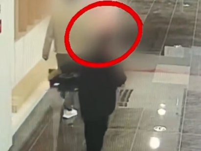 男子逛商场“相中”灶具,直接搬走藏进儿子后备箱 男子逛商场“相中”灶具,直接搬走藏进儿子后备箱