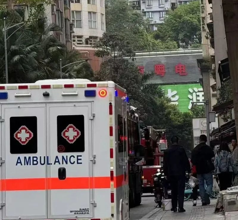 网购化学品并在家中擅自实验,11岁男孩被“炸”进ICU 网购化学品并在家中擅自实验,11岁男孩被“炸”进ICU