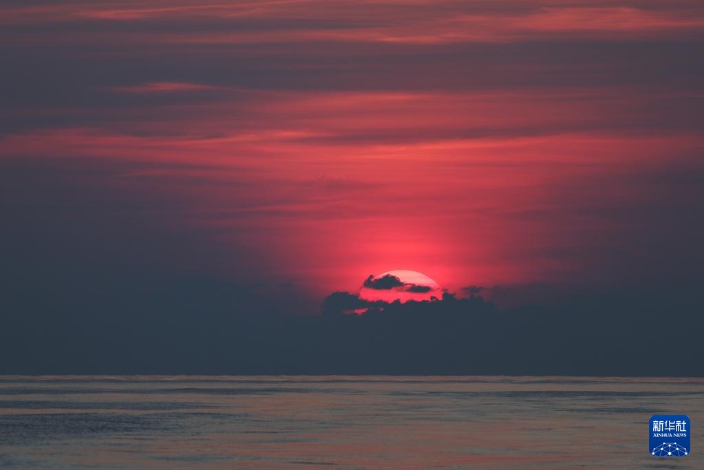 逐浪南海守蔚蓝