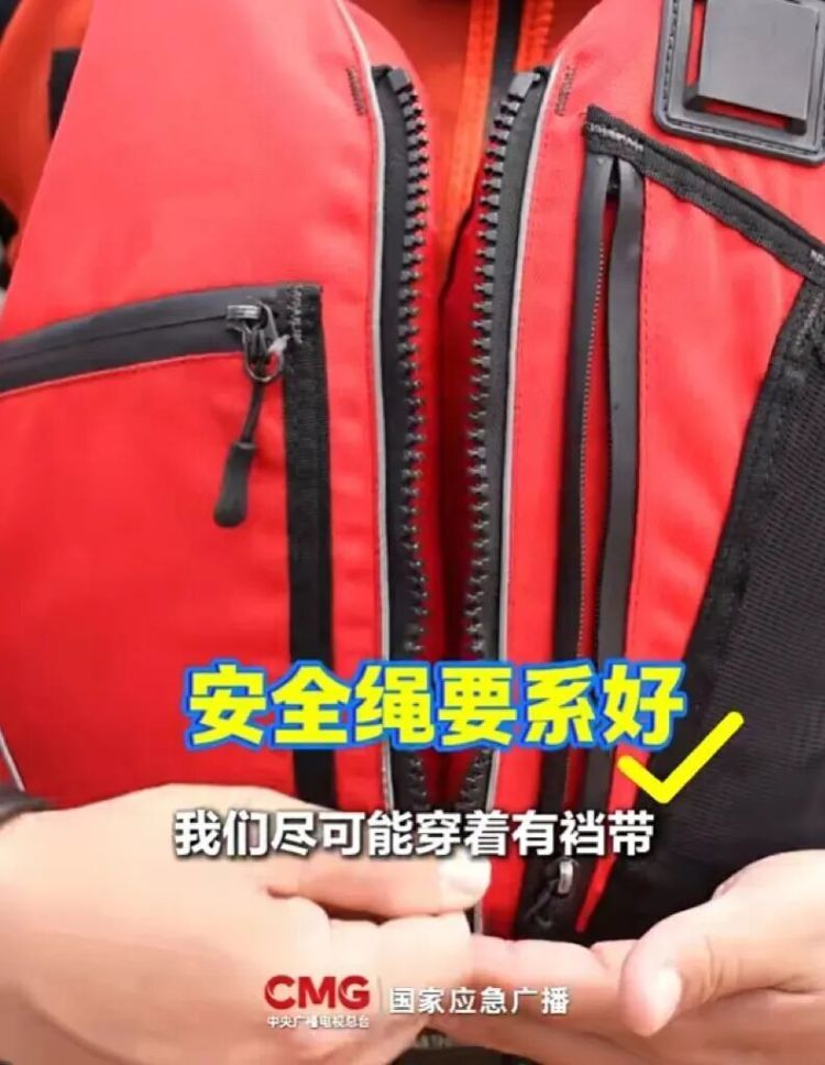 男子赶海被浪卷走!海上漂流如何找岸?收藏→ 男子赶海被浪卷走!海上漂流如何找岸?收藏→